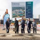 Ceremoni vid byggstarten av RWEs nya batterilager i Gundremmingen, där även Bayerns ministerpresident Markus Söder, andra från vänster, deltog. Foto: RWE
