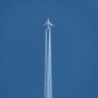 Flygplan i luften.  Foto: Ben Klewais / Unsplash