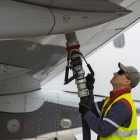 Frågan om syntetiska flygbränslen ingår i en större global konkurrens. Projekt som Infiniums ”Project Roadrunner” i Texas, som förväntas producera e-bränslen från slutet av 2026, visar att investeringar sker snabbare utanför Europa. Bild: Illustration: AI-genererad bild. Ej ett fotografi.© Conventus