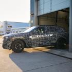 I dag är BMW den enda tyska biltillverkaren som fortfarande bedriver omfattande forskning och utveckling kring bränslecellsbilar. Tidigare satsningar från aktörer som Daimler, Stellantis och Honda har antingen lagts ned eller kraftigt reducerats. På marknaden finns i nuläget endast ett fåtal modeller att köpa, där Toyota Mirai är den mest etablerade. Hyundai Nexo väntas få en efterföljare under de kommande åren. Foto: BMW