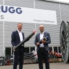 Från vänster till höger: Stephan Wartmann (VD BRUGG GROUP) med Martin Rigaud (VD BRUGG Pipes)