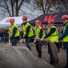 Första spadtaget för Göta kanals planerade besökscentrum i Berg. Pressbild: AB Göta kanalbolag