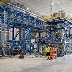 Hycamite håller just nu på att starta en industriell anläggning i Karleby som klyver metan till vätgas och fast kol. Med hjälp av anläggningen kan företaget visa att den egenutvecklade processen fungerar i industriell skala. Där kan man även tillverka provexemplar av kolprodukter till kunder.
Foto: Hycamite