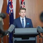 Bleijie underströk i parlamentet att regeringen ser långsiktigt på energipolitiken:
– Diplomati är alltid långsiktig. Jag skulle inte lägga alltför stor vikt vid att det nu råder lågkonjunktur i Australien vad gäller handelspolitiken, utan snarare fokusera på långsiktigheten, att vi har en sådan här stödpelare för företagen nu och i framtiden, sade han enligt Recharge. Foto: Jarrod Bleijies officiella hemsida.