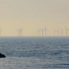 Vindkraft i sundet utanför Malmö. Foto: Wikipedia Common Lic, kredit: Jorchr