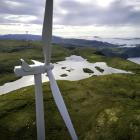 Vindkraftsanläggningen Fosen Vind är Norges största landbaserade vindkraftsprojekt, men olja och gas dominerar fortsatt energisystemet. Foto: Fosen Vind