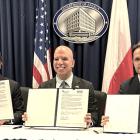 Det så kallade Poland Generic Design Agreement undertecknades vid en ceremoni i Washington, D.C., på det amerikanska energidepartementet. Närvarande var bland andra USA:s biträdande energiminister James Danly, Polens energiminister Miłosz Motyka samt viceenergiminister Wojciech Wrochna, tillsammans med representanter för bolagen. Foto: OSGE