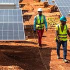 I soliga Afrika är kalkylen särskilt komplex. Kontinenten har ett stort behov av investeringar i energisektorn, men många afrikanska ledare vill undvika att upprepa tidigare utvecklingsmodeller där råvaror exploateras och exporteras, medan det lokala värdeskapandet uteblir. Foto: World Bank