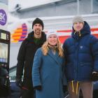 Ulrik Dahlgren, Kommunstyrelsens ordförande tillsammans med Karin Eriksson, vd OKQ8 och Joachim Nordin, vd Skellefteå Kraft. Foto: Tilda Olofsgård
