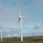 Whitelee vindkraftpark i Skottland. Bolaget hade redan tecknat avtal med den brittiska regeringen om att tillhandahålla intäktsstöd för två anläggningar: Whitelee-projektet samt Cromarty Hydrogen Project, det senare i samarbete med norska Storegga. Båda projekten hade ett planerat driftsättningsdatum i december 2026. Foto: ScottishPower
