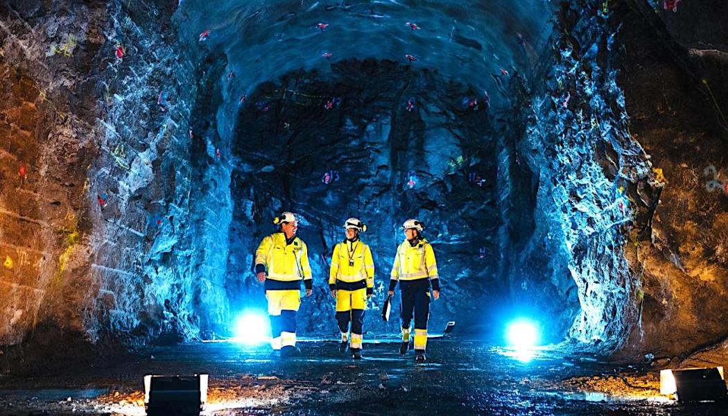 Onkalo, som det underjordiska förvaringskomplexet kallas, väntar på använda kärnbränslestavar. I samma udde som kärnkraftverket Olkiluoto finns världens första slutförvaring för kärnavfall. Där kommer allt finländskt kärnavfall att snart slukas upp av berggrunden. Finland är i dag beroende av kärnkraft. Av den energi som används i Finland produceras ungefär 27 procent i dag med kärnkraft och den här siffran förväntas stiga till 45 procent år 2030, enligt Finsk Energiindustri. Foto: Posiva
