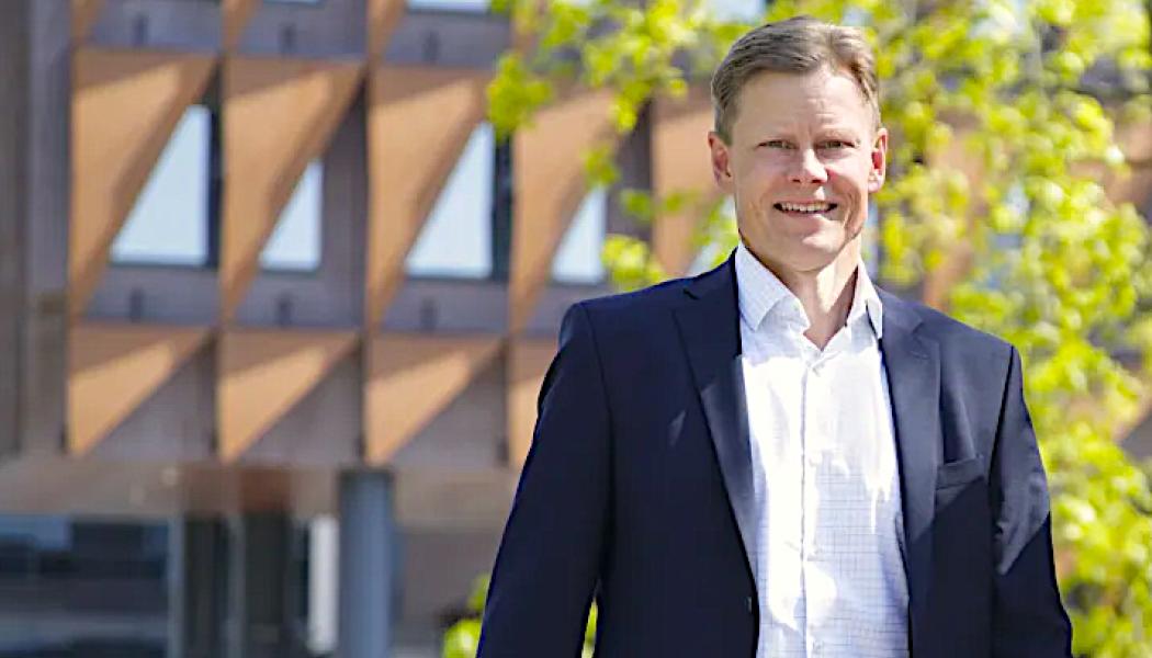 Det tryck som krävs av LDR-50-reaktorn är jämförbart med trycket i en espressomaskin. När anläggningen går under ett lägre tryck än fjärrvärmenätet kan man säkerställa att läckorna vid fel stannar kvar inne i anläggningen och inte äventyrar människor eller miljö, konstaterar Steady Energys vd Tommi Nyman.
