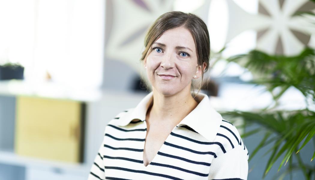 Det nya avtalet Timpris med tak, passar kunder som vill ha ett skydd mot pristoppar men samtidigt vill kunna ta del av de lägsta priserna enligt Moa Alexandersson, privatkundsansvarig på Jämtkraft. Foto: Jämtkraft