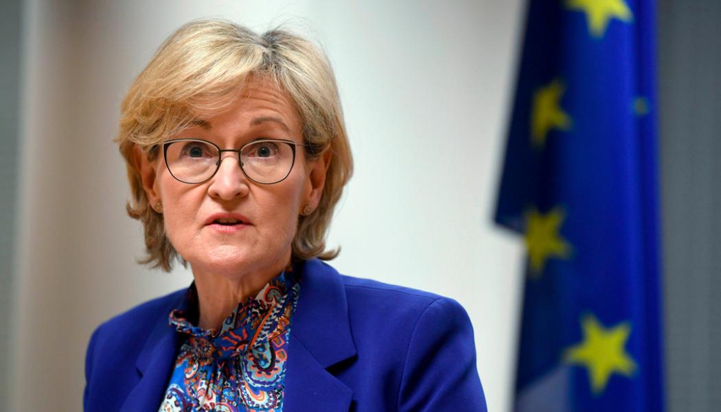 Antti Aimo-Koivisto/AP/TT: EU:s finansmarknadskommissionär Mairead McGuinness är ansvarig för förslaget om att klassa investeringar i kärnkraft och naturgas som klimatmässigt hållbara. Arkivfoto.