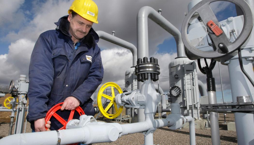 Matthias Rietschel AP/TT: Naturgasflödet från Ryssland utgör en viktig komponent i EU:s energiproduktion. Arkivbild.