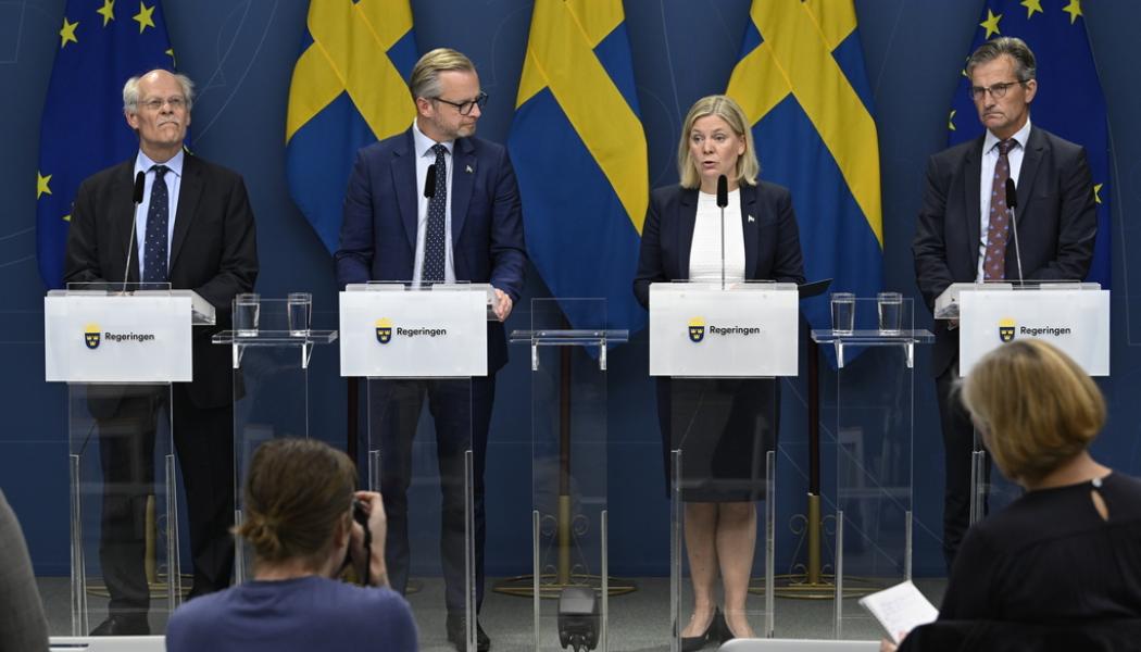 Anders Wiklund/TT: Riksdagens finansutskott har justerat förslaget som presenterades i lördags av riksbankschef Stefan Ingves, finansminister Mikael Damberg (S), statsminister Magdalena Andersson och Finansinspektionens generaldirektör Erik Thedéen.