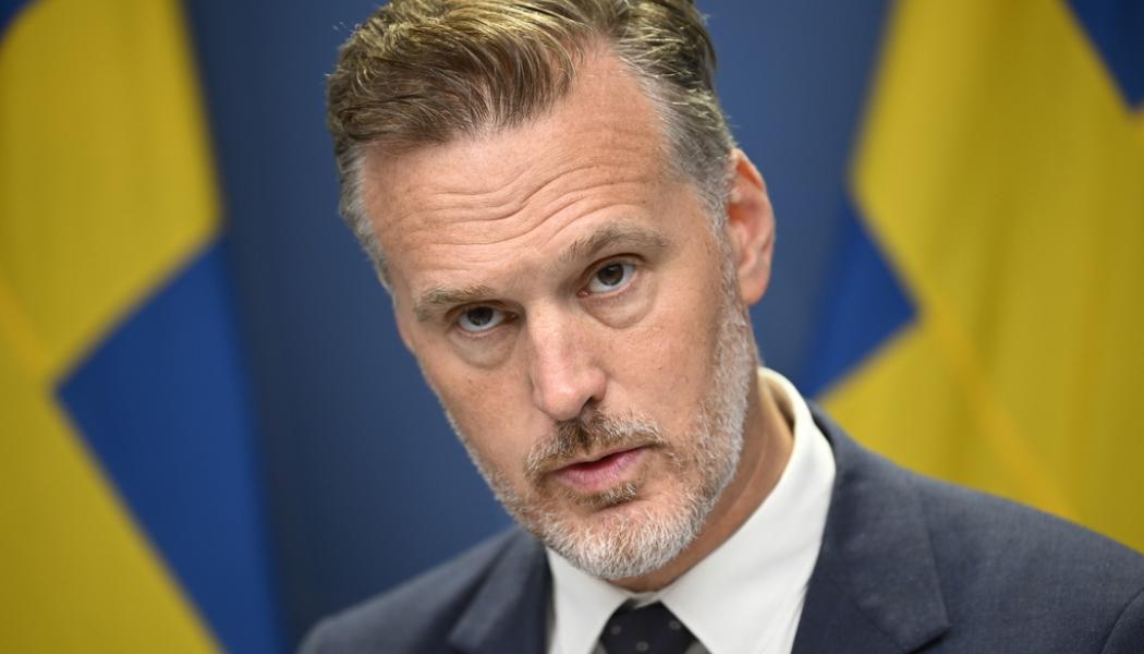 Anders Wiklund/TT: Finansmarknadsminister Max Elger har kallat olika myndigheter och branschföreträdare till möte om elbolagens påstått hävda avtal. Arkivbild.