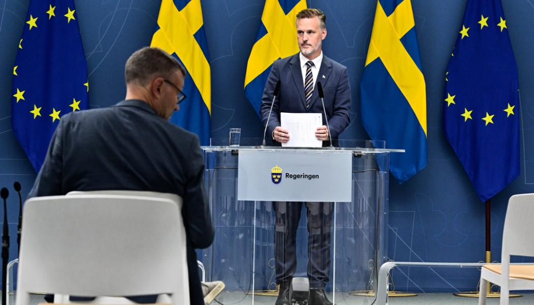 Claudio Bresciani/TT: Finansmarknadsminister Max Elger (S) under onsdagens pressträff.