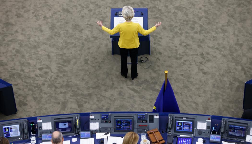 Jean-Francois Badias/AP/TT: EU-kommissionens ordförande Ursula von der Leyen håller tal inför EU-parlamentet.