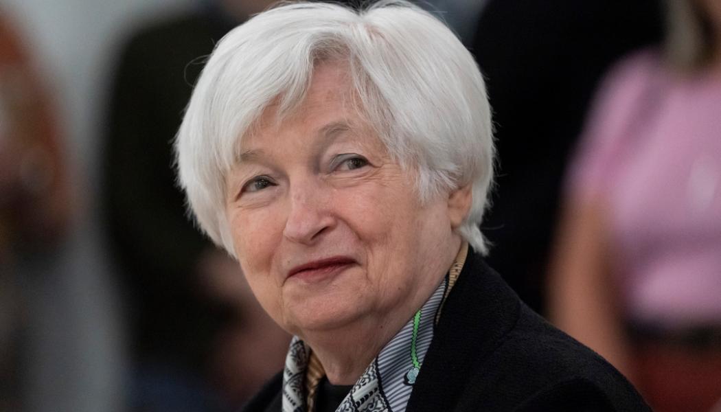 Alex Brandon AP/TT: Janet Yellen, finansminister i USA, kritiserar Opecs beslut att dra ned på oljeproduktionen. Arkivbild.