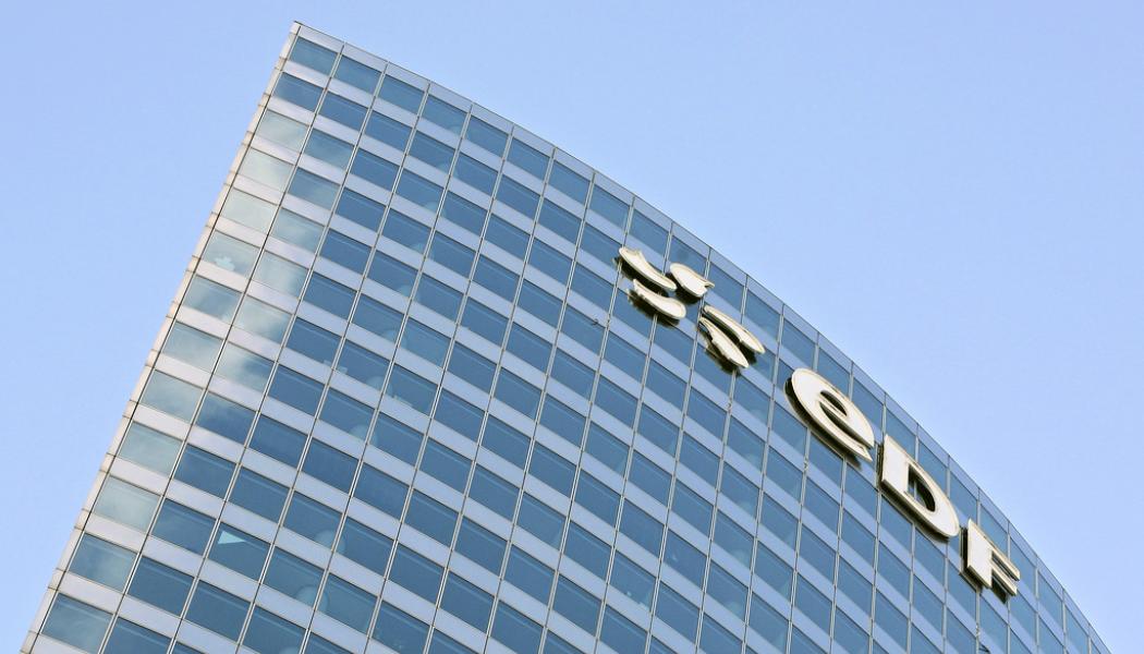 Jacques Brinon/AP/TT: Den franska statens energijätte EDF meddelar att starten av en ny kärnkraftsreaktor skjuts upp. Arkivbild.
