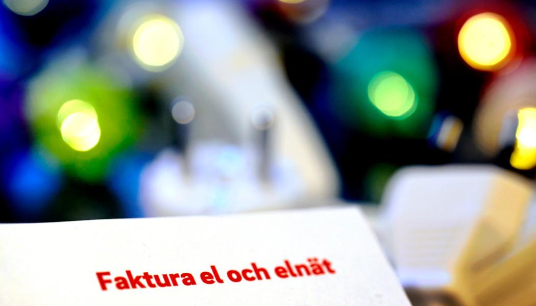 Janerik Henriksson/TT: Elpriserna har rusat, något som också syns också i Kronofogdens statistik. Arkivbild.