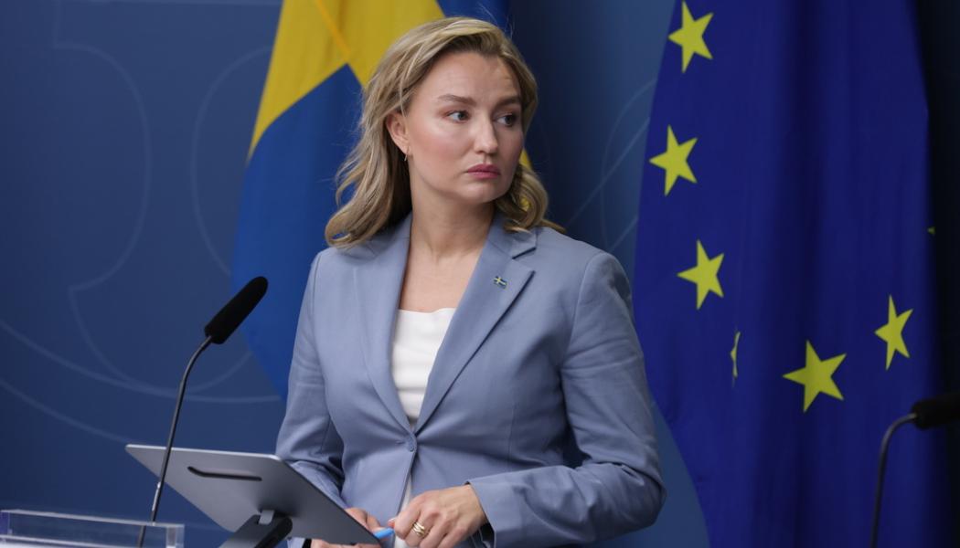 Magnus Andersson/TT: Energi- och näringsminister Ebba Busch (KD) ger en 