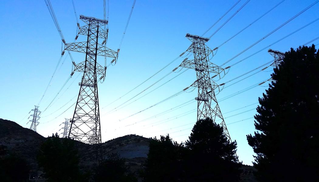 Då allt fler installerar solpaneler måste elnätet klara av att ta hand om all den el de producerar också under sommarens allra soligaste dagar. Foto: Wikipedia Common, kredit: Varistor60