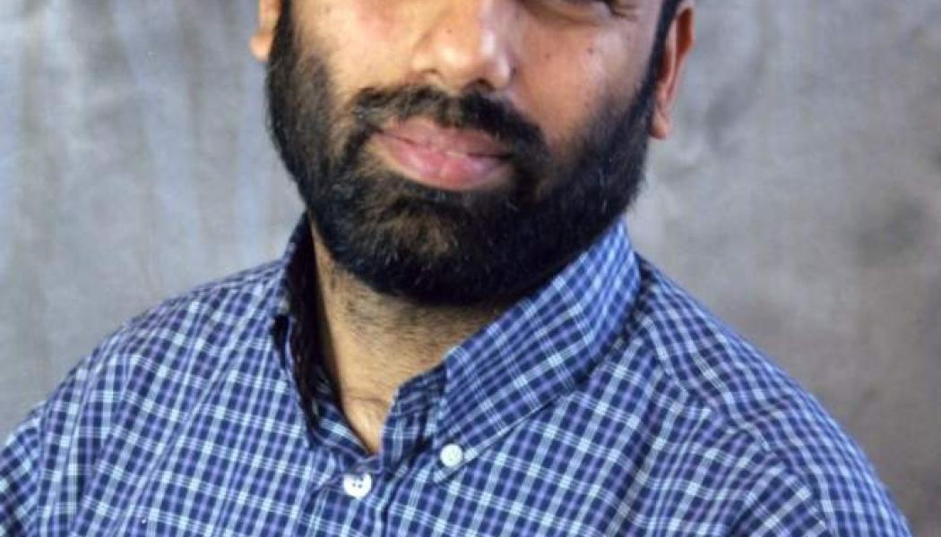 Farhat Beg, professor vid Jacobs School of Engineering vid University of California i San Diego, har tillsammans med en grupp andra forskare lyckats generera och fokusera protonstrålar på ett förbättrat sätt, som enligt Beg bland annat kan vara till nytta för fusionsforskningen. Foto: UC San Diego Jacobs School of Engineering