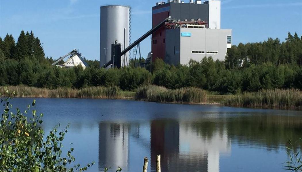 Kraftvärmeverk Moskogen omvandlar restprodukter från skogsbruket till 100 procent förnybar energi i form av fjärrvärme och el. Foto: Bixia