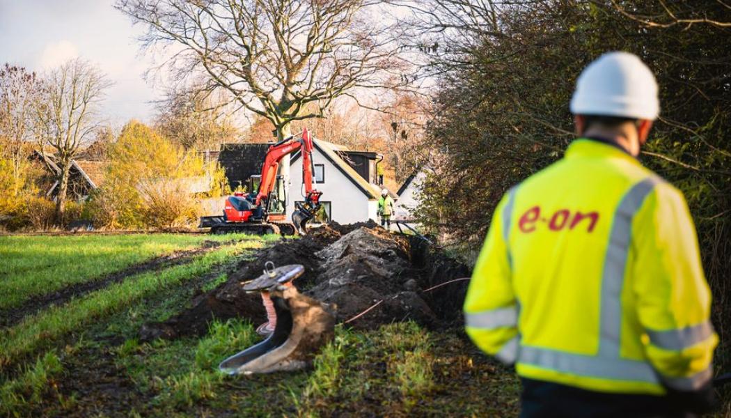 Elnätsutbyggnaden skapar även arbetstillfällen, både direkt genom byggnation och underhåll och indirekt genom att ge nya företag och innovationer tillgång till en pålitlig energiförsörjning. Foto: Christian Andersson