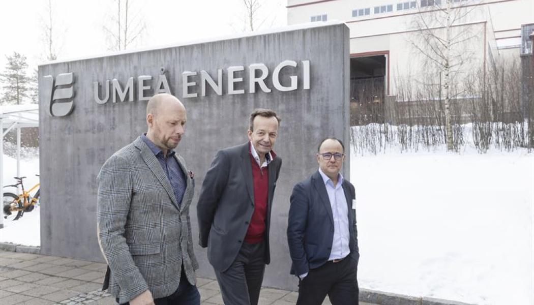 På bilden: Hans Lindberg (S), kommunstyrelsens ordförande Umeå kommun; Claes Fredriksson, vd för Liquid Wind; Jan Ridfeldt, vd för Umeå Energi. Foto: Malin Grönborg.