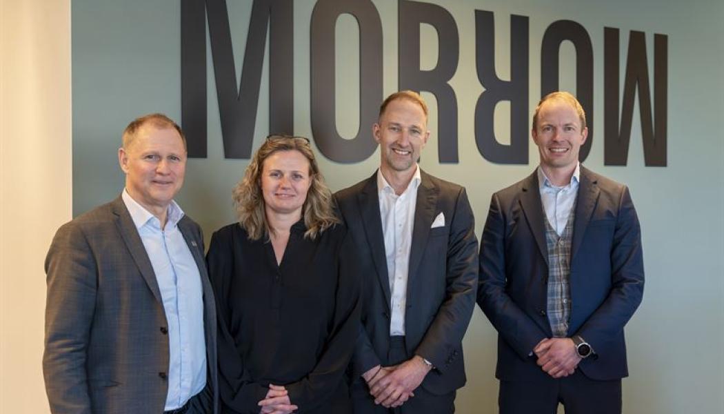 Från vänster: Lars Christian Bacher, VD för Morrow, Stina Torjesen, hållbarhetschef på Morrow, Christian Lian, COO på Stena Recycling Norge, och Marcus Martinsson, produktområdeschef för batterier på Stena Recycling Group.