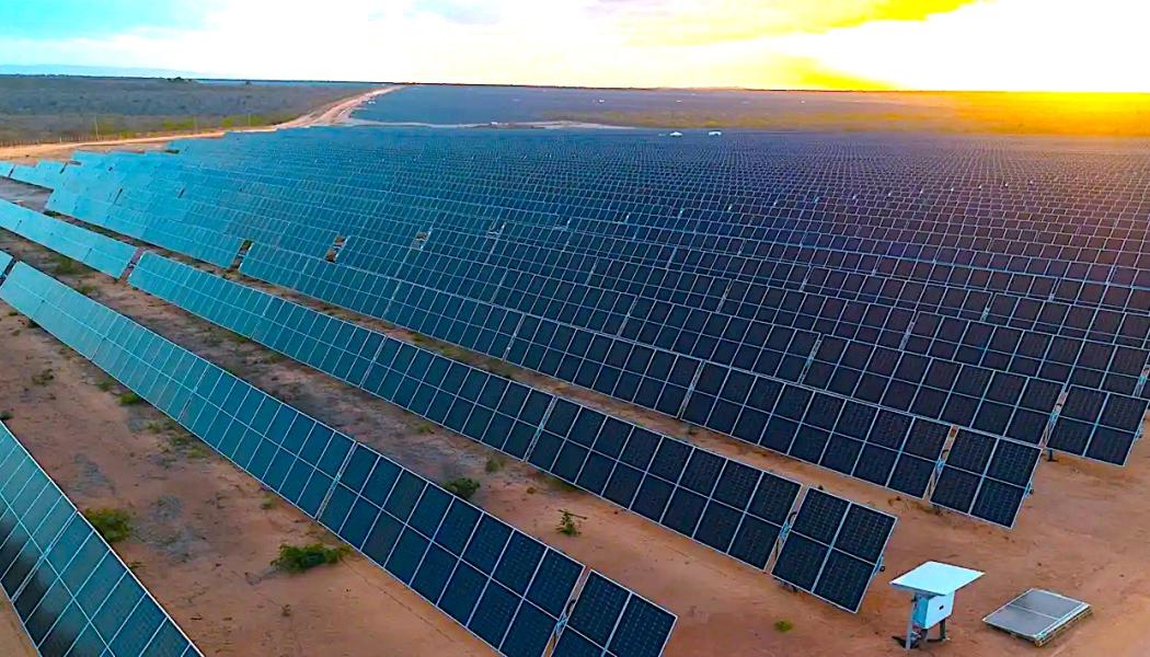 Mendubim solkraftverk har utvecklats och drivs som ett joint venture mellan Scatec, Hydro Rein och Equinor, där alla tre partner har ett lika ekonomiskt intresse på trettio procent i projektet. Vid starten av den kommersiella verksamheten har Alunorte utövat sin optionsrätt och innehar nu de återstående tio procenten. Foto: Equinor