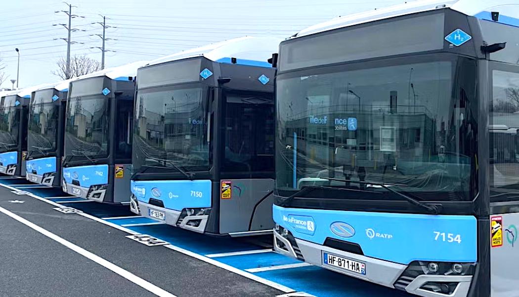 Solaris Urbino 12 vätgasdrivna bussar utrustade med bränsleceller från Ballard i Paris. Foto: Ballard Power