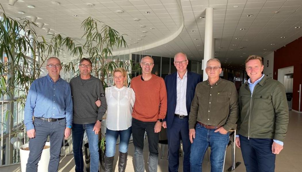 Daniel Klerdal, Strategichef Assemblin El, Jonas Olsson, Projektledare Sydel, Karin Zerge, Ekonomiansvarig Sydel, Jan-Ola Wedberg, Projektledare Sydel, Fredrik Allthin, VD Assemblin El, Anders Rothsberg, VD Sydel, Johnny Wendel, Regionchef Assemblin El. Foto: Assemblin