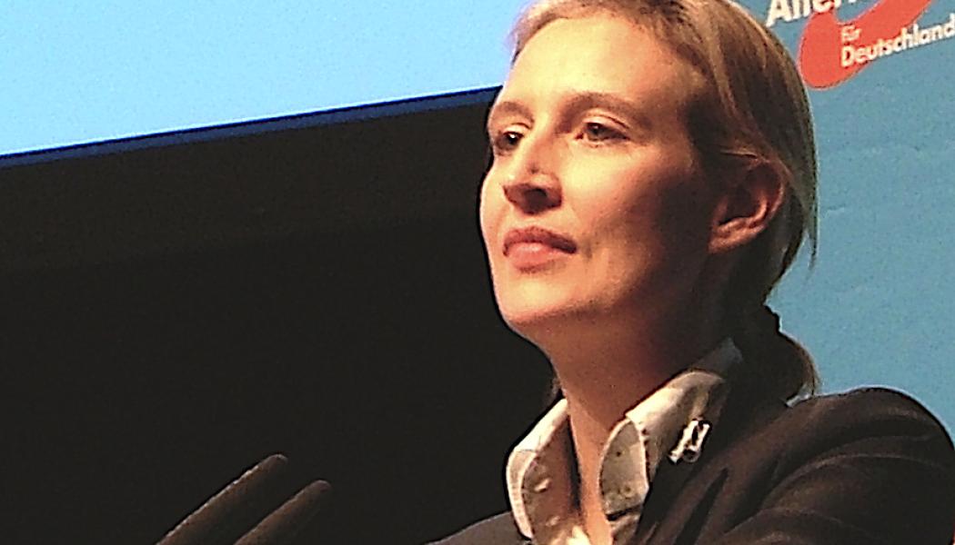 Partiledaren Alice Weidel (AfD) i talarstolen. Foto: Wikipedia Common Lic. Kredit: Olaf Kosinsky