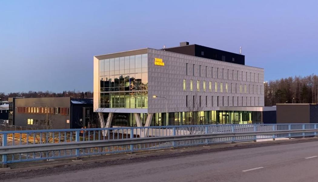 Åbo Energis huvudkontor. Turku Energia (Åbo Energi) tillhör en av Finlands större energikoncerner, med en omsättning på 358,6 miljoner euro under 2025 och cirka 330 anställda. Bolaget är en ledande aktör inom el- och värmeleveranser i Egentliga Finland.