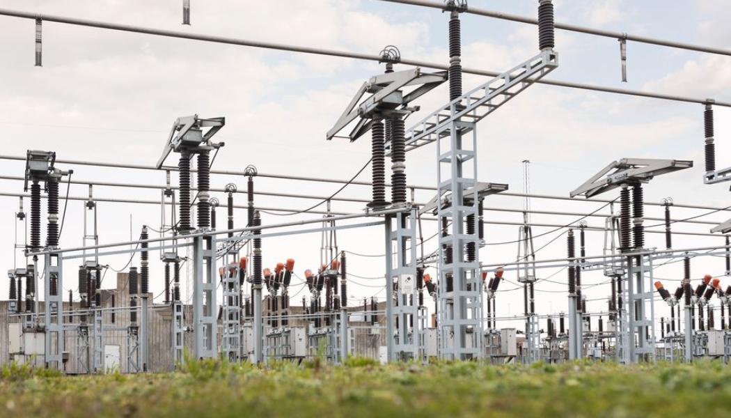 Satsningen i Ovesholm är en del av E.ONs rekordstora investeringsprogram i det svenska elnätet. Den ny stationen ersätter en gammal i Vä. Den får ett 50 kV-ställverk, två nya transformatorer och ett modernt 10 kV-ställverk, och kopplas till 50 kV-ledningen mellan Önnestad och Hörby. Foto: Erika Weiland, Apelöga
