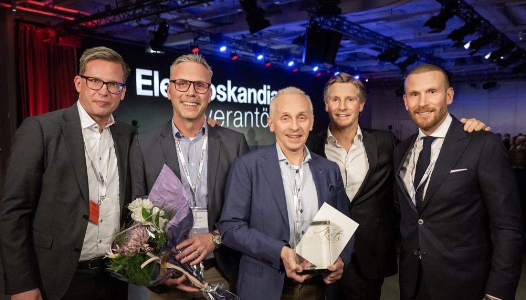 Rickard Dittlau, Försäljningsdirektör Elektroskandia, Magnus Sandberg, VD MP bolagen Industri AB, Evert Karlsson, Koncernchef MP bolagen i Vetlanda AB, Anders Nordlöw, VD Elektroskandia och Michael Almqvist Masior, Marknadsdirektör Elektroskandia. Foto: Elektroskandia