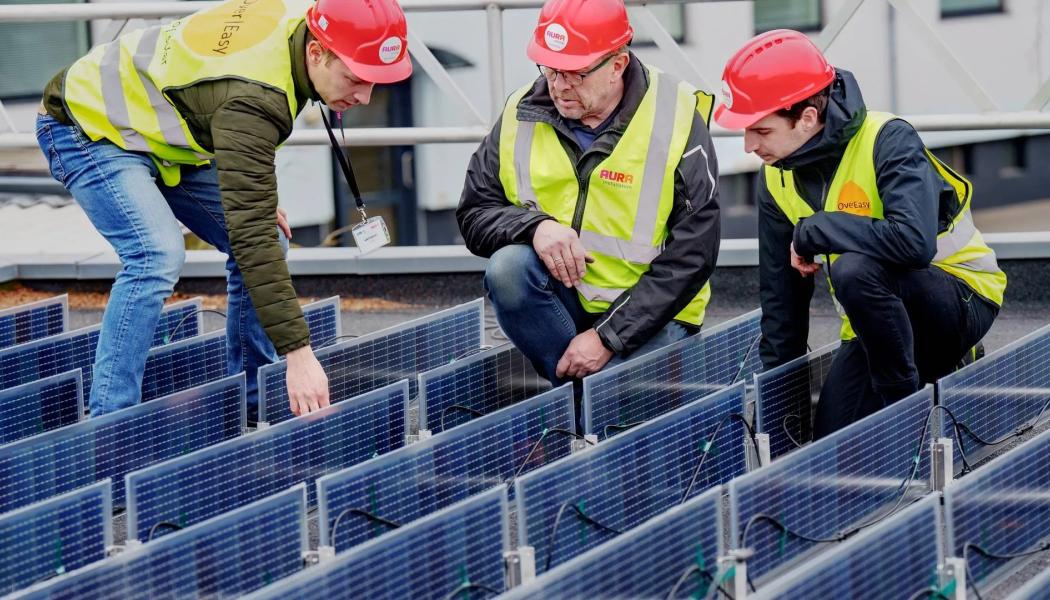 De vertikale solcellepanelene har vært en stor hit for det østjyske energikonsernet
