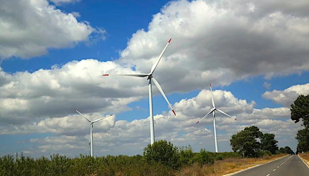 Vindkraftverk. Vindparken Vacareni i Rumänien ska bestå av 17 turbiner med en total effekt på 102 megawatt. Foto: Big Mega Renewable Energy