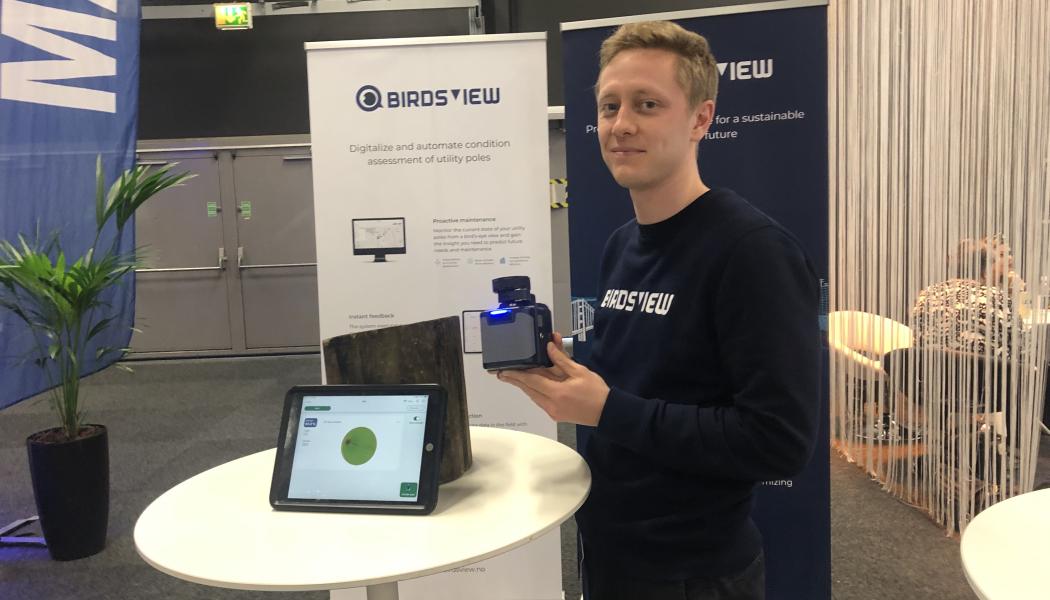 Sondre Nærland, product och costumer manager, på Birdsview visade upp företagets markpenetrerande radar på Elfackmässan.

 