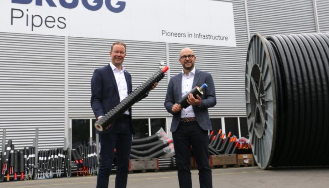 Från vänster till höger: Stephan Wartmann (VD BRUGG GROUP) med Martin Rigaud (VD BRUGG Pipes)