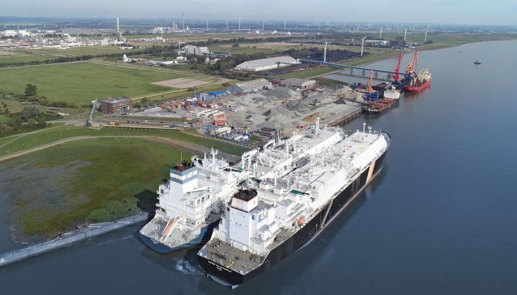 LNG-terminaler spelar en avgörande roll för att förse företag, industrier och hushåll med naturgas. Brunsbüttel och Stade, två hamnar längs Elbe, har gemensamt valts ut som platser för europeiska LNG-terminaler. Foto: Hamburger Hafen (Port of Hamburg)