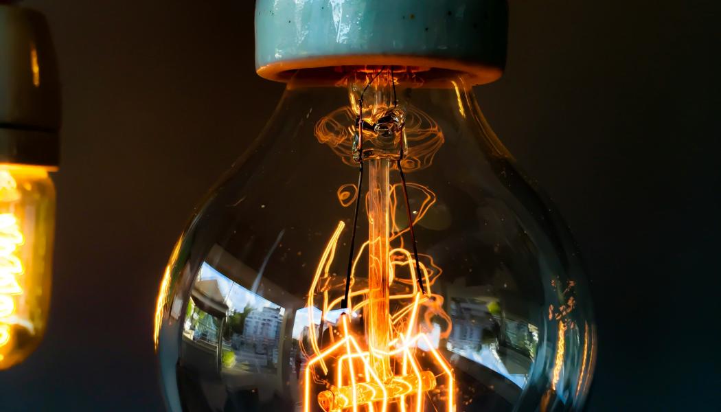 Glödlampa. Foto: Christian Dubovan / Unsplash