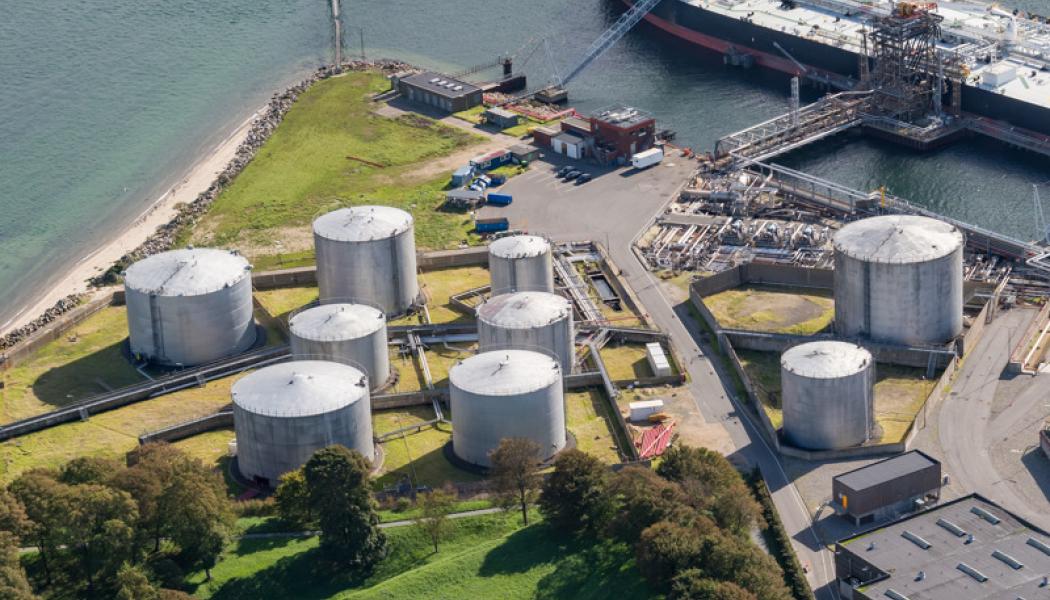 Crossbridge Energy A/S driver raffinaderiet i Fredericia och levererar över 35 % av Danmarks behov av flytande bränsle för fartyg, flygplan, bilar och lastbilar. Foto: Crossbridge Energy A/S 