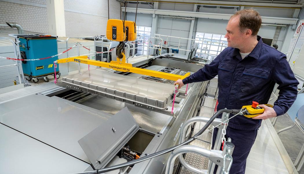 Tillverkning vid polska batteriföretaget BMZ. Foto: Daimler Buses