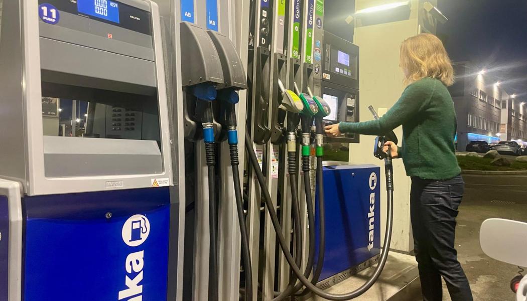 Sverige har i nuläget ingen brist på drivmedel, men stigande priser och störningar i leveranser kan snabbt förändra situationen. Foto: Stina Wickenberg