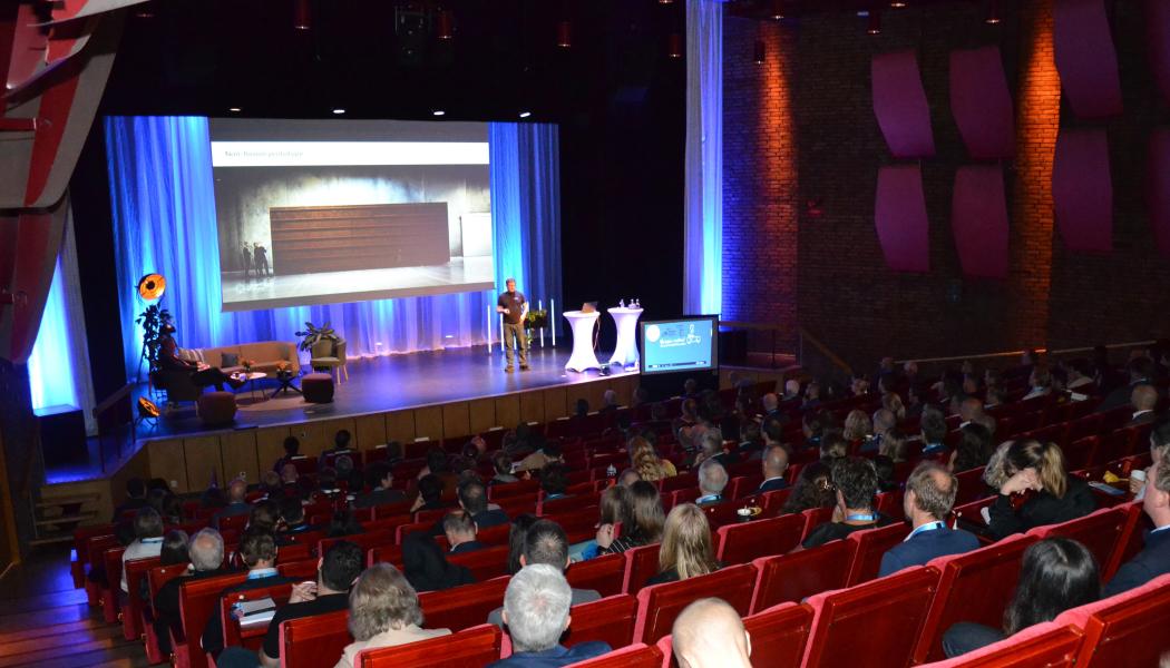 Under tre dagar i slutet av september samlades representanter från kärnkraftsindustrin och mastersstudenter i Oskarshamn för den internationella konferensen CET, Converging Energy Technologies, där kärnkraftens livscykelutveckling stod i centrum.
Foto: Pierre Eklund
